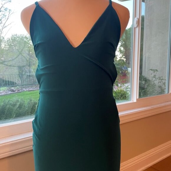 A beautiful formal party dress for prom or Chrismas party. - Picture 5 of 5